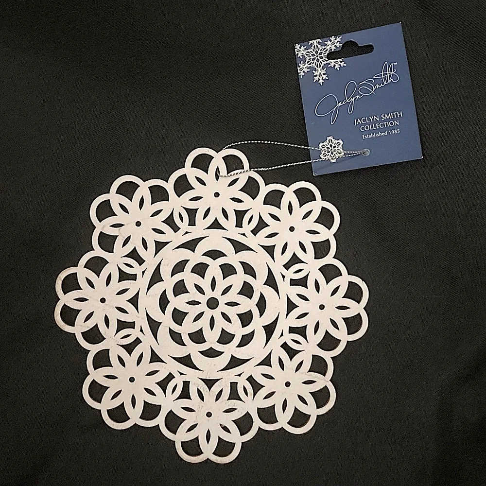 💘 Jaclyn Smith Distressed Wooden Snowflake Christmas Ornament